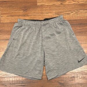 Men’s Nike Dri-Fit Training Athletic Shorts sz: XL